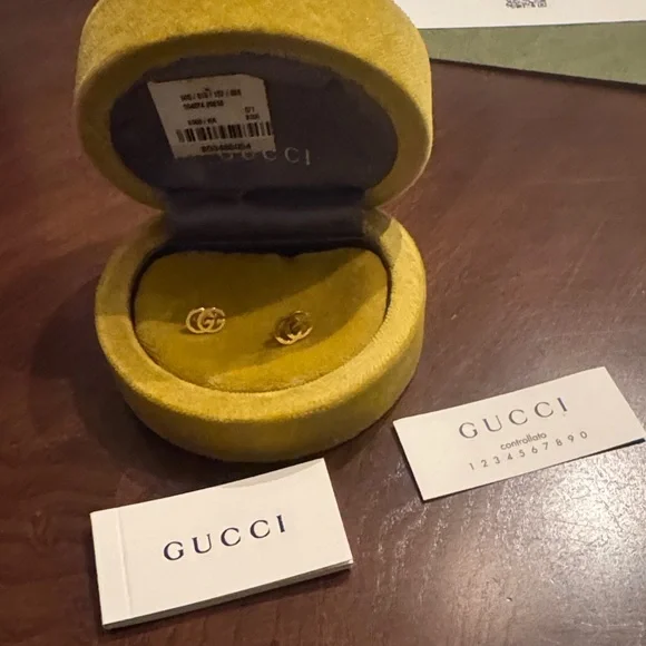 Gucci Gold GG Logo Earrings - Picture 3 of 3